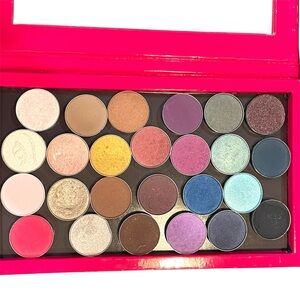 25 MAC Cosmetics & Other Single Pan Eyeshadows + Z Palette • Read DESCRIPTION‼️